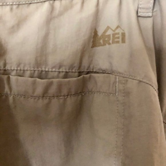 REI Khaki Quick Dry 8-Pocket Cargo Shorts  - 10 - Picture 6 of 9